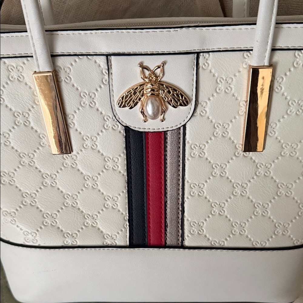 Elegant White Tote Bag with Gold Accents - Picture 3 of 5